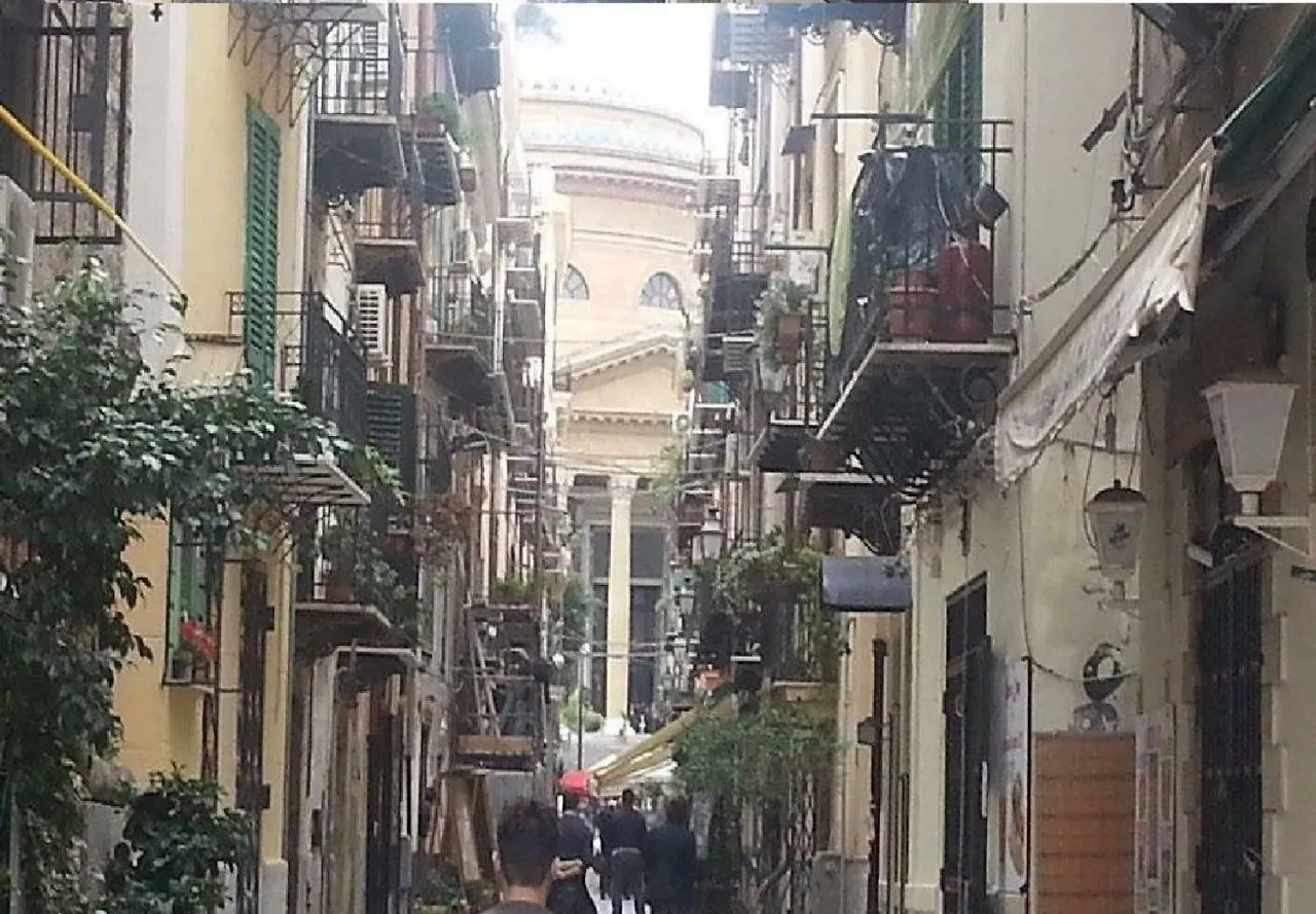 Home Life Casa Vacanze Centro Storico Palermo 0*,  Italy